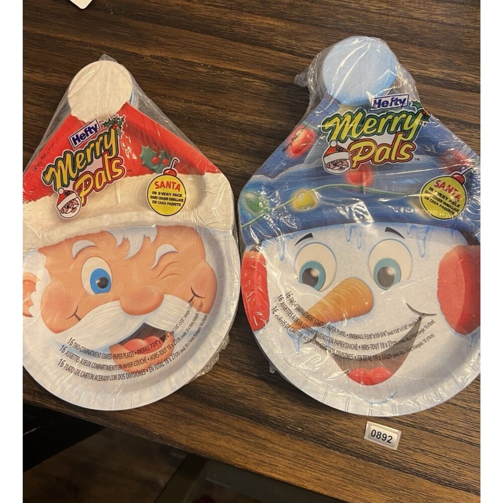 2 packs New Hefty Merry Pals Christmas 16 count Paper plates Santa frosty kids